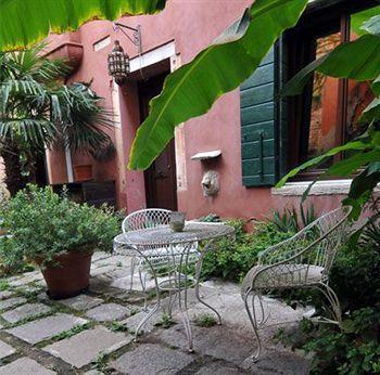 Garden Ca' Rezzonico Appartamento *